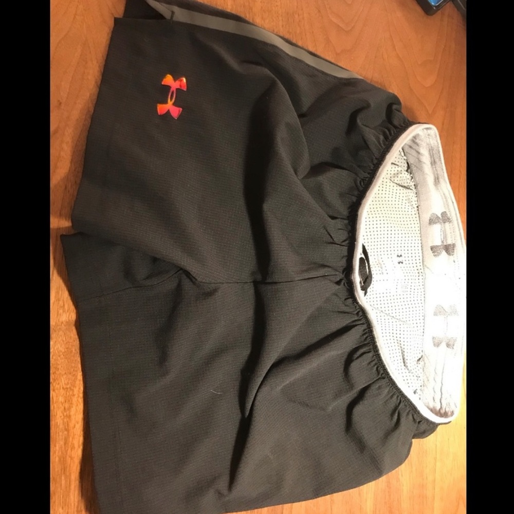 UA 2’ running shorts